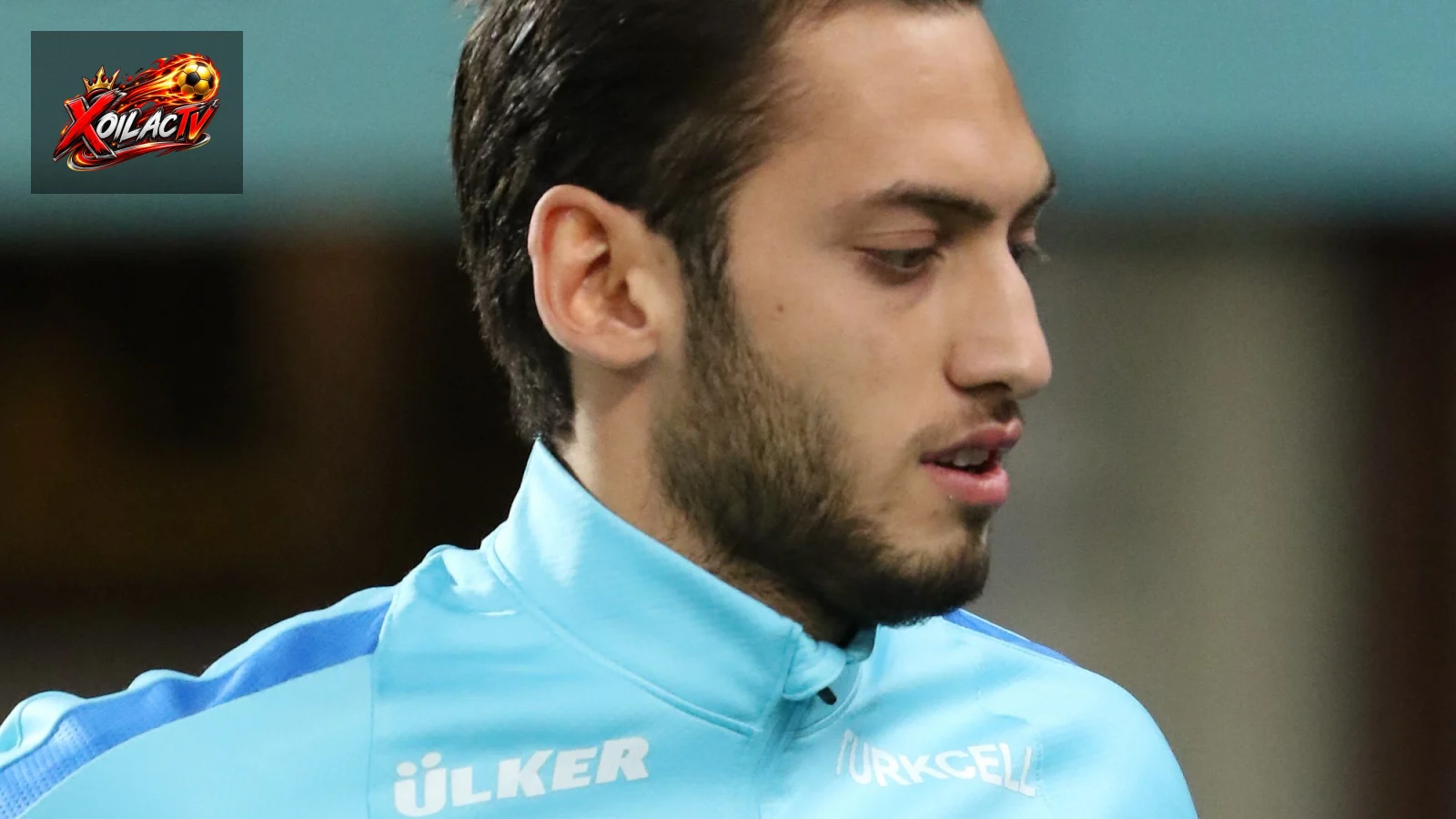 Hakan Çalhanoğlu trong trận giao hữu Áo gặp Türkiye năm 2016