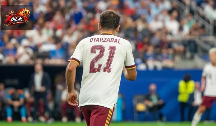 Mikel Oyarzabal thi đấu trong màu áo đội tuyển Tây Ban Nha năm 2026